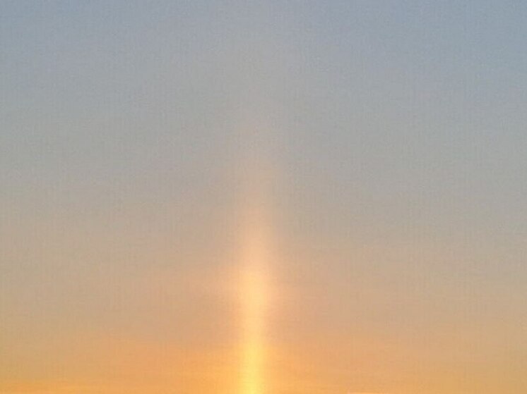 В небе над Курском заметили огненный столб