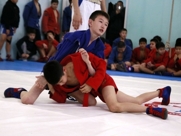 В Калмыкии прошло первенство республики по самбо среди юношей