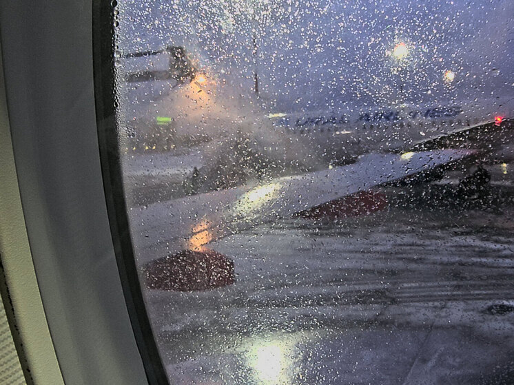 Пьяный мойщик самолетов продырявил борт стремянкой в аэропорту Уфы