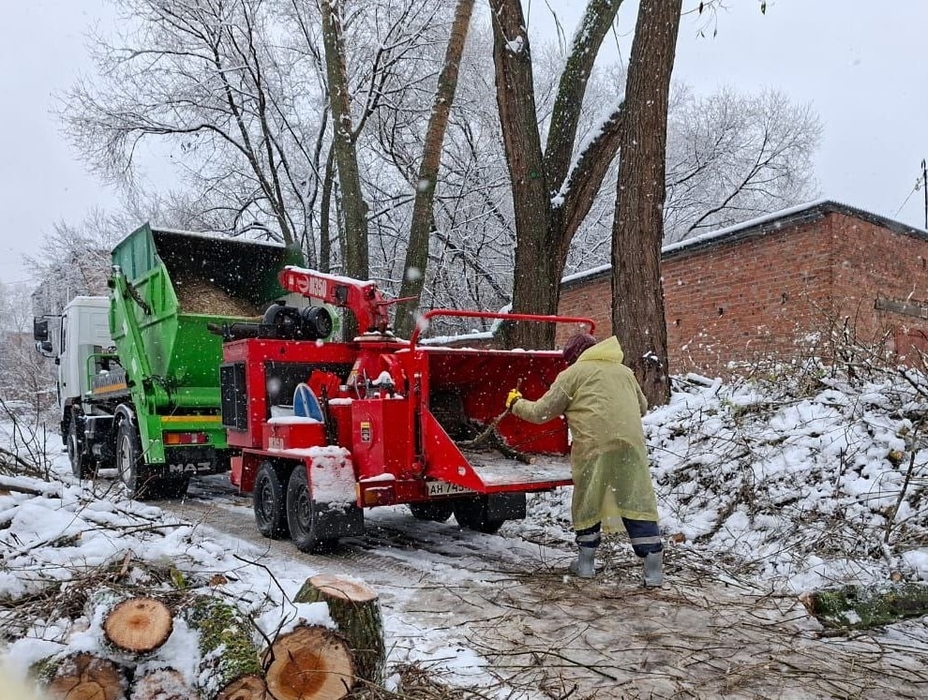Первый снег во Владимире: коммунальные службы перешли на круглосуточный режим работы