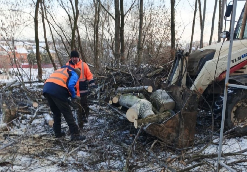 Первый снег во Владимире: коммунальные службы перешли на круглосуточный режим работы