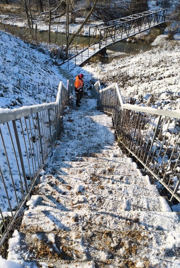 Первый снег во Владимире: коммунальные службы перешли на круглосуточный режим работы