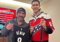 Что ни говори, мы – русские – литературоцентричная нация. Вот и любим, поэтому, всякие разные красивые истории. Ищем в них скрытые смыслы, дивимся гениальности тех, кто эти истории сочинил. А как вам такая история, которая возникла вот сейчас и автором её является жизнь, а также календари Национальной хоккейной лиги (НХЛ) и Национальной баскетбольной ассоциации (НБА). Ну и, конечно, ингредиентом этой истории будет тот самый русский символизм. Куда ж без него. 