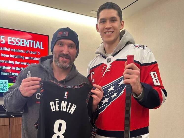 Что ни говори, мы – русские – литературоцентричная нация. Вот и любим, поэтому, всякие разные красивые истории. Ищем в них скрытые смыслы, дивимся гениальности тех, кто эти истории сочинил. А как вам такая история, которая возникла вот сейчас и автором её является жизнь, а также календари Национальной хоккейной лиги (НХЛ) и Национальной баскетбольной ассоциации (НБА). Ну и, конечно, ингредиентом этой истории будет тот самый русский символизм. Куда ж без него. 