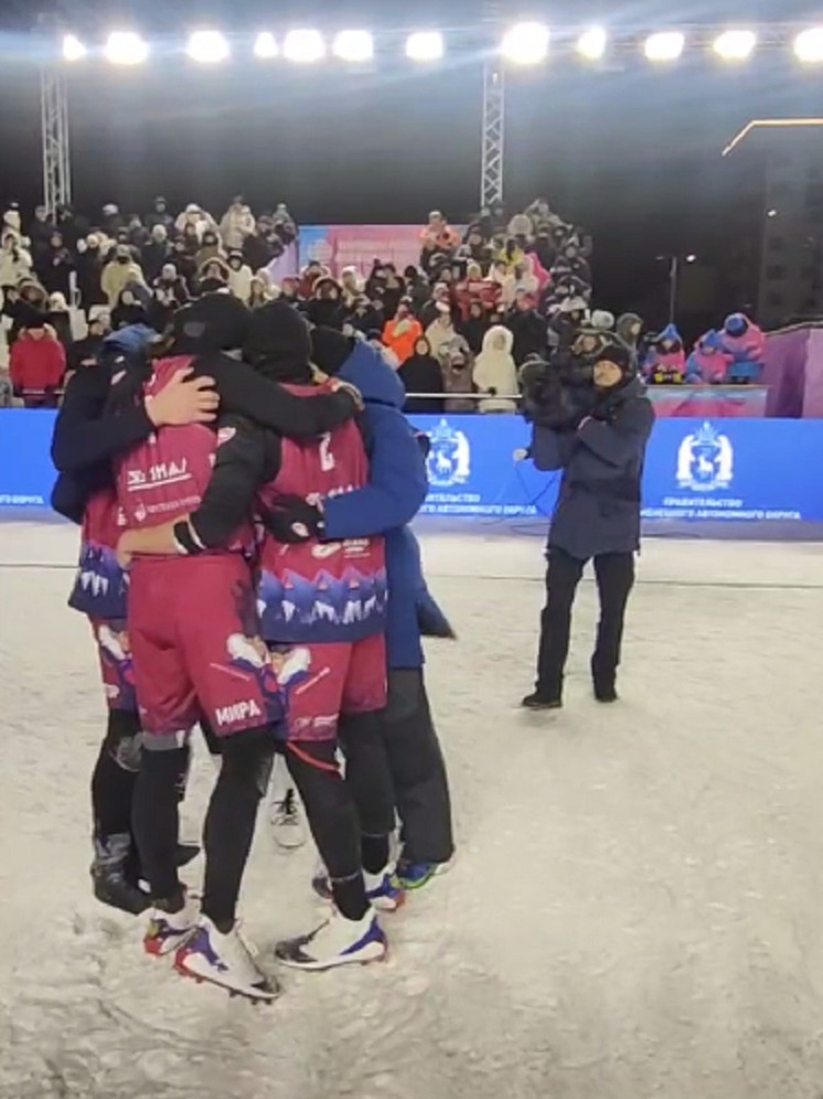 Новоуренгойский «Факел» взял золото первого этапа чемпионата России по волейболу на снегу