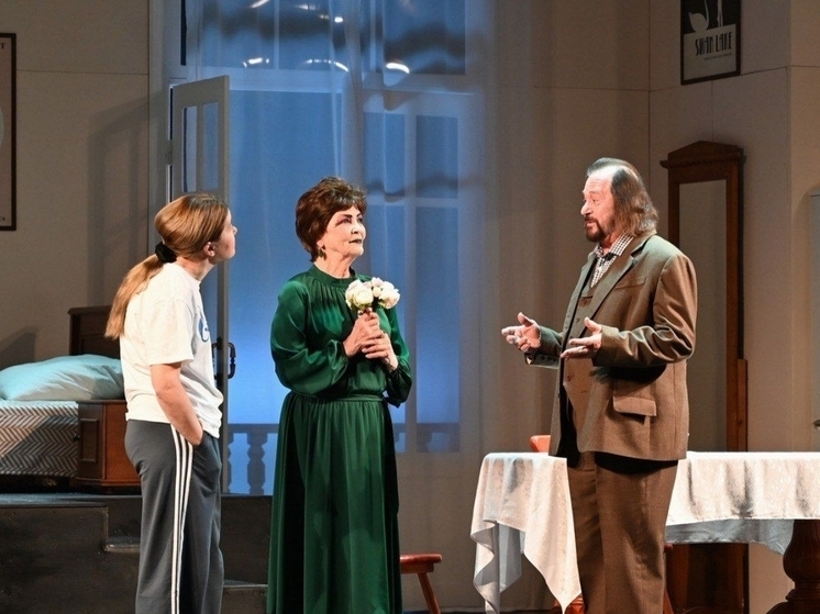 В Ельце состоялась премьера спектакля «Фиолетовые облака»