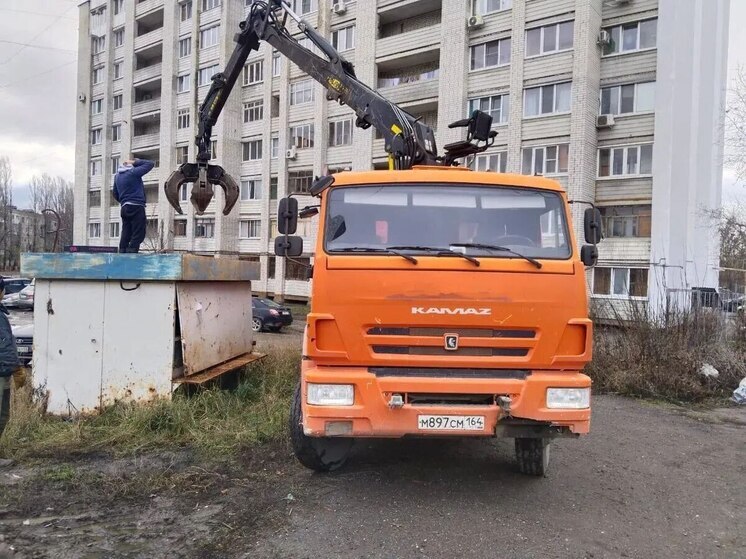За неделю с улиц Саратова убрали более 40 незаконных баннеров, ларьков и гаражей