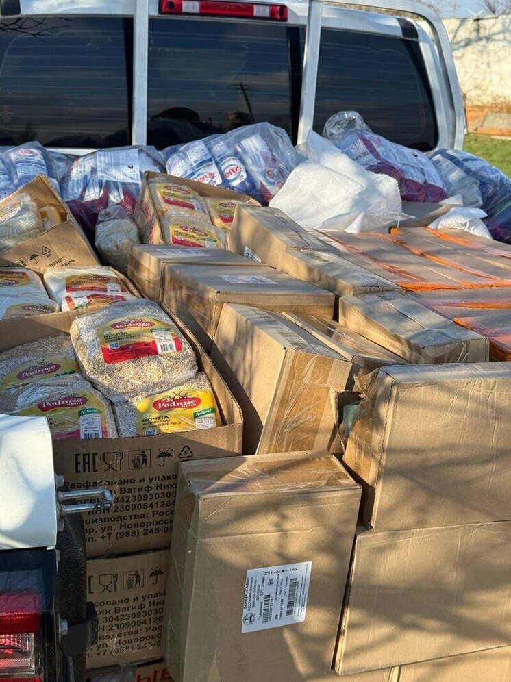 В Приазовском районе жителям передали гуманитарную помощь через храм Архистратига Михаила