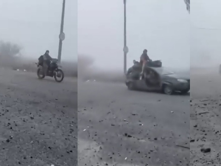 Российская армия кардинально переосмыслила и изменила тактику ведения наступательных действий на востоке Украины, демонстрируя гибкость и приспособляемость, которых от нее не ожидали многие западные аналитики. Об этом пишет американский телеканал CNN (статью перевели ИноСМИ). 