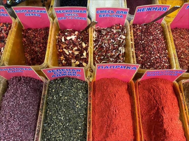 Фармацевт Золотарева посоветовала не покупать специи на развес