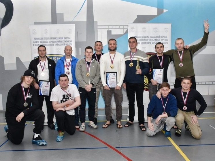 В Заполярном определили сильнейших пловцов среди пожарных Мурманской области