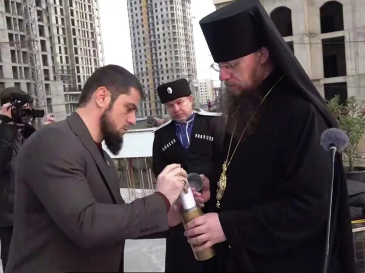 В Грозном в районе имени Путина заложили капсулу на строительство храма