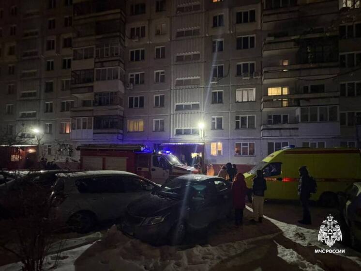 Трех жильцов спасли при ночном пожаре в новосибирской многоэтажке