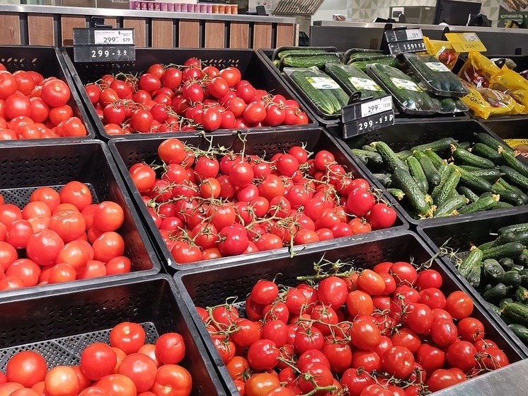 В Свердловской области подорожали огурцы и помидоры, подешевели лук и свекла