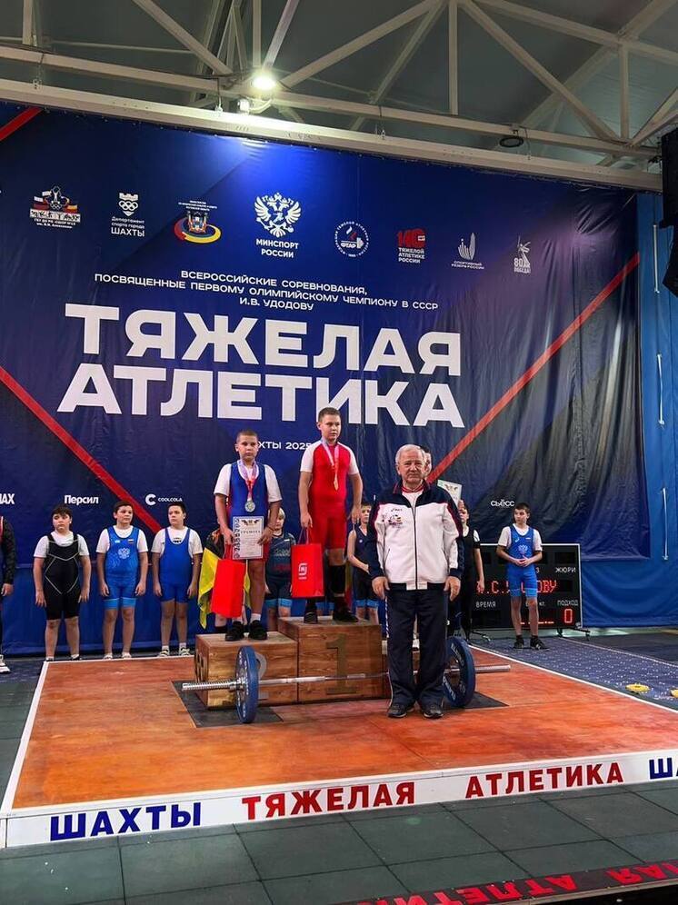 Юные тяжелоатлеты Невинномысска завоевали медали на всероссийских соревнованиях в Шахтах