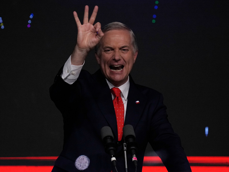 Кандидат от ультраправых Хосе Антонио Каст стал фаворитом на пост следующего президента Чили после первого тура голосования