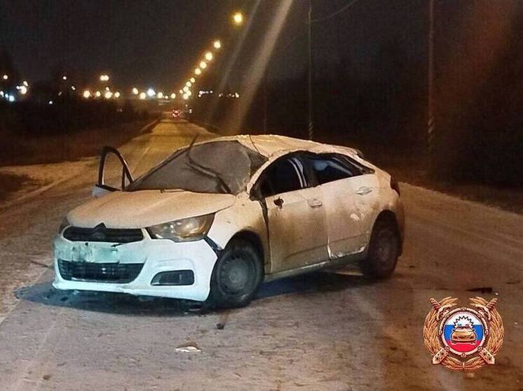 На дороге под Тверью водитель иномарки потерял управление: машина опрокинулась