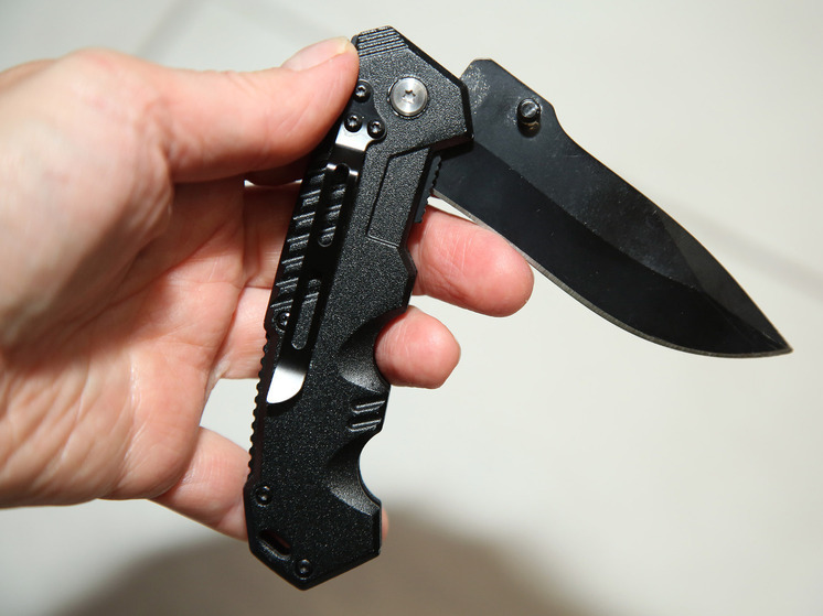 Мужчина похитил продукты из магазина, угрожая ножом