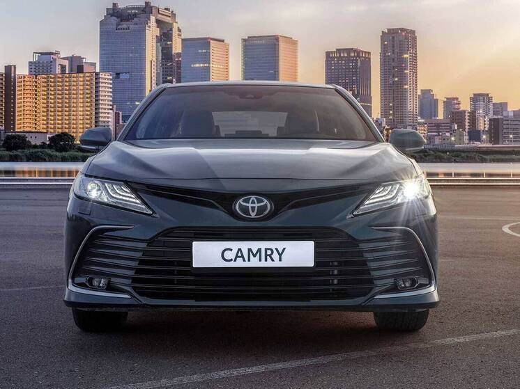 От 4,1 млн рублей: Новые Toyota Camry с дилерской гарантией подешевели в РФ