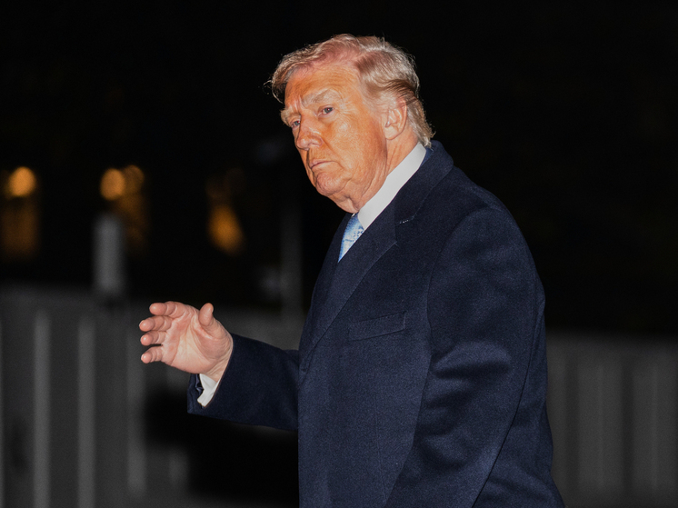 Соединенные Штаты атаковали еще одно предполагаемое судно с наркотиками в Тихом океане, убив троих, но при этом Трамп сигнализирует о возможных переговорах с президентом Венесуэлы Николасом Мадуро