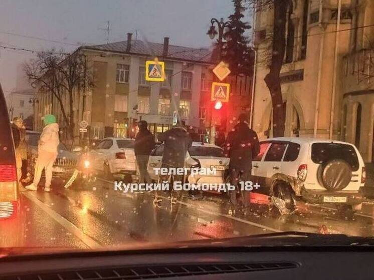 Массовое ДТП произошло на улице Ленина в Курске