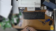 Женщина в Чите украла золото у работодателя и сдала его в ломбард