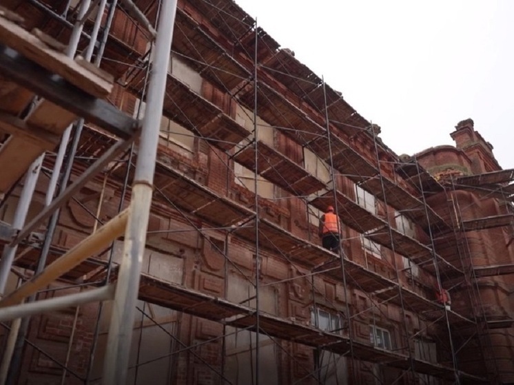 Володин раскритиковал затянувшуюся реставрацию педколледжа в Аткарске