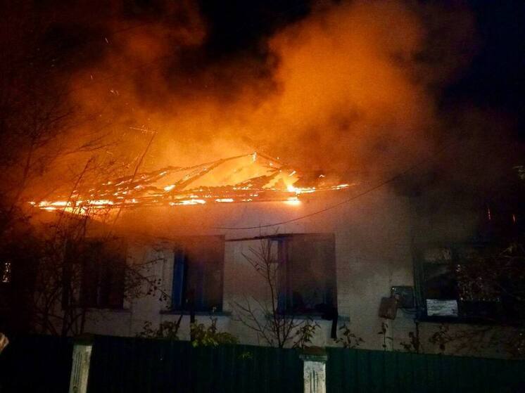 Частный дом с газовыми баллонами горел в Бахчисарайском районе