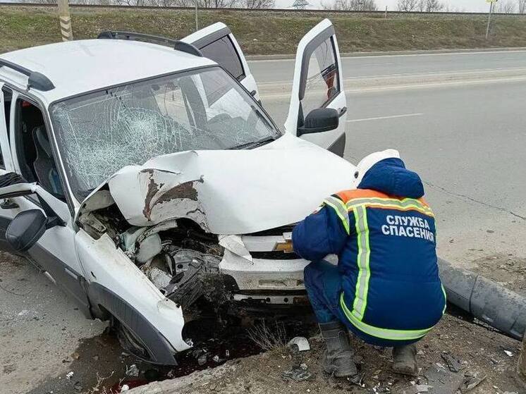В лобовом столкновении со столбом в Балакове есть погибший