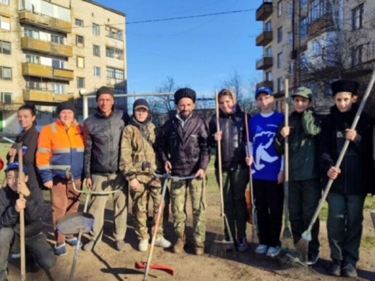 Запорожские казаки организовали субботник в селе Новополтавка