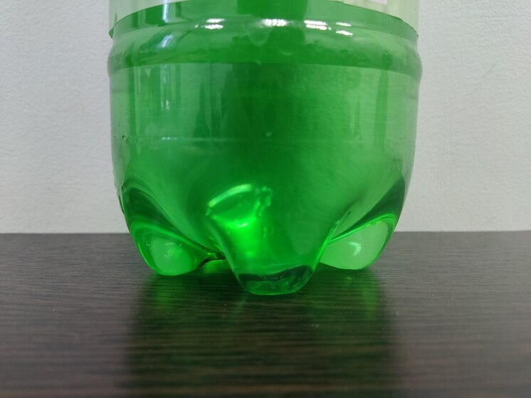 Бийчанин пытался провезти из Казахстана почти 600 бутылок сомнительной газировки