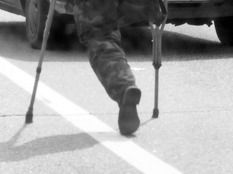 Соседи избили во Львове ветерана "Азова"* за громкую ходьбу с костылем