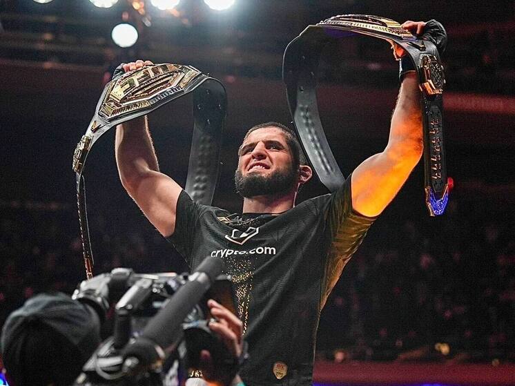 Стало известно, сколько заработал Махачев за бой с Маддаленой