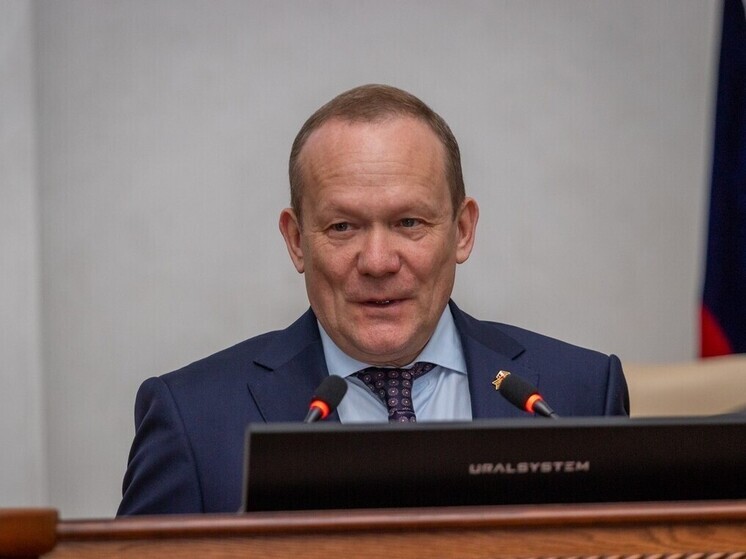 Владимир Путин удостоил госнаграды алтайского сенатора