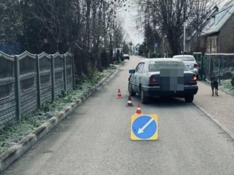 Молодой водитель в Южном-1 сбил женщину на тротуаре