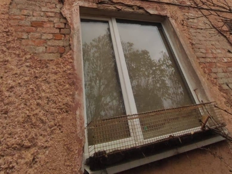 В Калининграде прокуратура вступилась за пенсионерку, застрявшую в аварийном доме с 2018 года