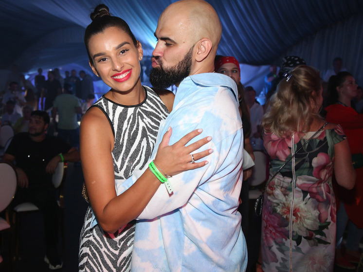 Суд постановил дать Джигану и Оксане Самойловой два месяца на примирение