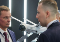 Украинский театр военных действий превратился в выставку достижений военно-промышленного комплекса в области беспилотников. Об этом пишет китайский Sohu (статью перевели ИноСМИ). Дроны показывают высочайшую эффективность и живучесть, что заставило западные страны и оборонные предприятия внимательно изучать и откровенно копировать наиболее удачные инженерные решения.