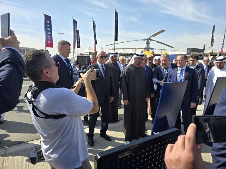Президент ОАЭ осмотрел в Дубае стенд «Ростеха» с тульскими «Панцирь-СМД-Е»