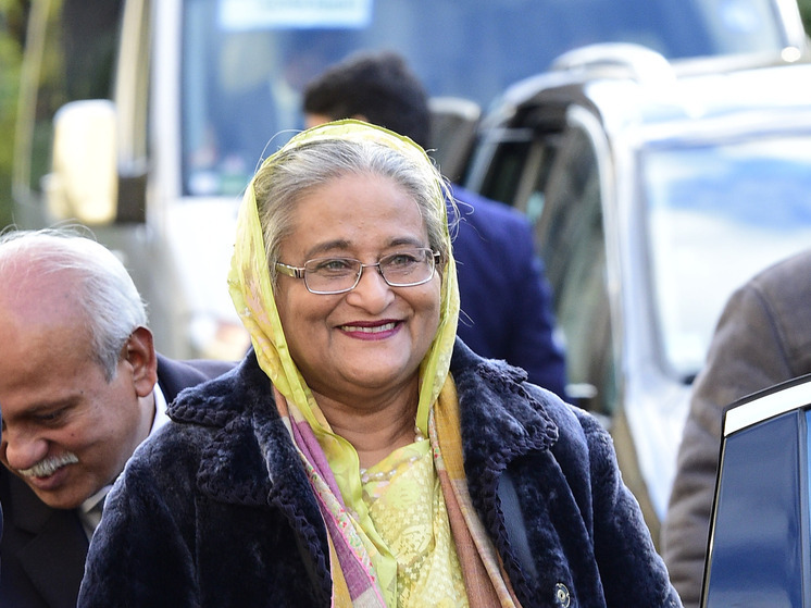 Бывшего премьера Бангладеш приговорили к смертной казни