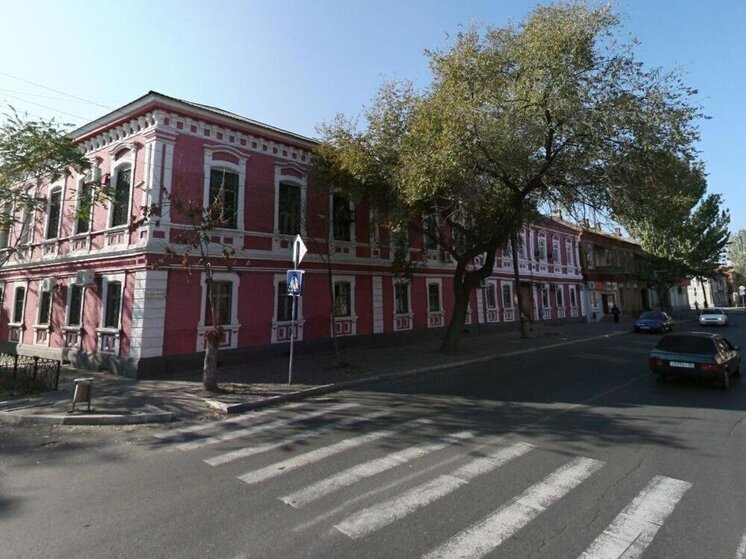 Круговорот памятников в Астрахани: два купеческих особняка потеряли статус памятников и снова его приобрели
