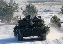 Французское издание Atlantico побеседовало с военным экспертом Ксавье Тительманом, бывшим военным летчиком, а ныне консультантом в оборонной сфере (интервью перевели ИноСМИ). Поводом для разговора стал анализ российского доклада о «цифровой войне — новой реальности», подготовленного видными фигурами: директором Центра анализа стратегии и технологий Русланом Пуховым и бывшим начальником Генштаба ВС России Юрием Балуевским. 