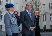 Как же России не везет с западными политиками с русским именем Борис! И если с названным в честь некоего русского эмигранта, чье полное имя широкой публике неизвестно, Борисом Джонсоном все обстоит менее обидно, то в случае с министром обороны ФРГ Борисом Писториусом ирония просто хлещет через край