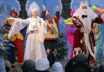 31 декабря — день, когда даже самый спокойный родитель превращается в многозадачного гуру логистики, дипломата по переговорам с капризным «хочу-не-хочу» и по совместительству упаковщика подарков