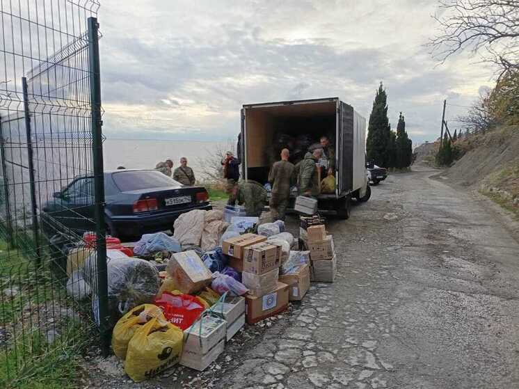 Большую партию гуманитарного груза передал десантникам приход храма в Орловской области