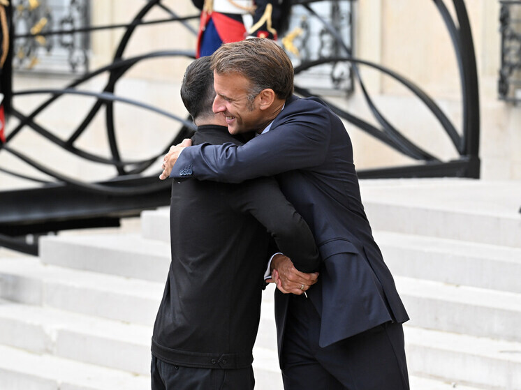 Зеленский анонсировал покупку у Франции сотни истребителей