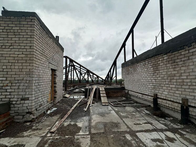 В Алтайском крае перед судом предстанет директор ООО «Сервит» Сергей Боков по уголовному делу о покушении на хищение бюджетных средств при реконструкции крыши школы в селе Советское. Вместо того, чтобы отремонтировать учреждение, компания причинила ему ущерб более чем в 32 млн рублей.