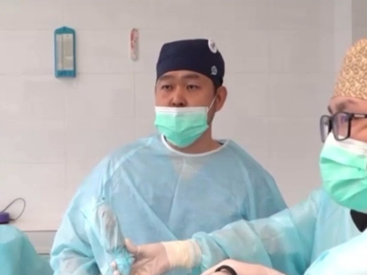 Врачи-онкологи Калмыкии провели операцию в прямом эфире