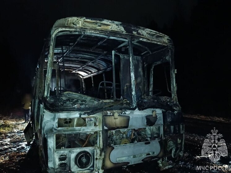 Автобус сгорел дотла в Ивановской области