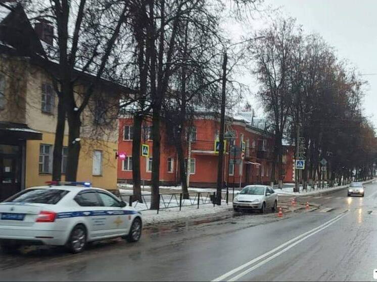 Пешеход пострадал в ДТП на нерегулируемом переходе в Великих Луках